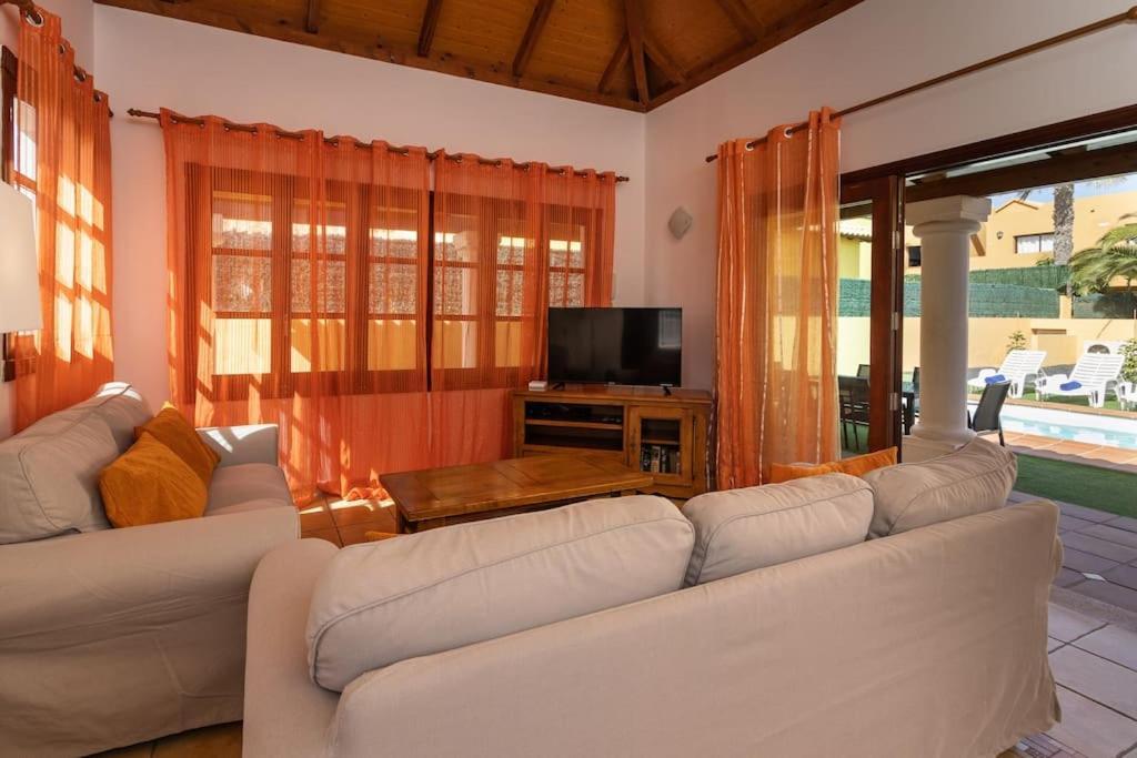 Villa Helen - Heated Pool Wifi Smarttv Barbecue Corralejo Exterior photo