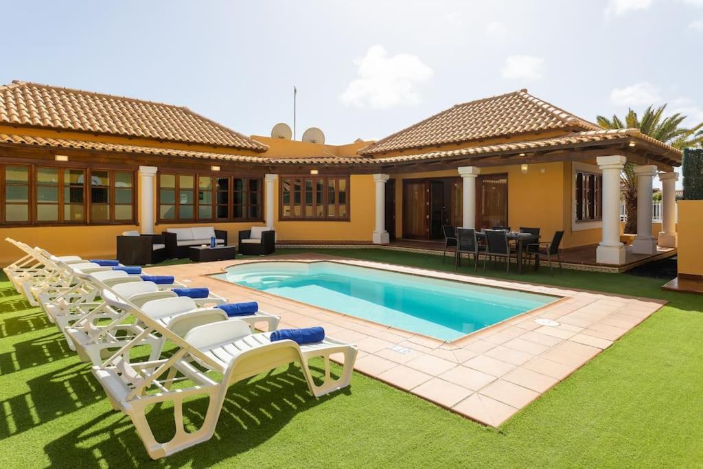 Villa Helen - Heated Pool Wifi Smarttv Barbecue Corralejo Exterior photo