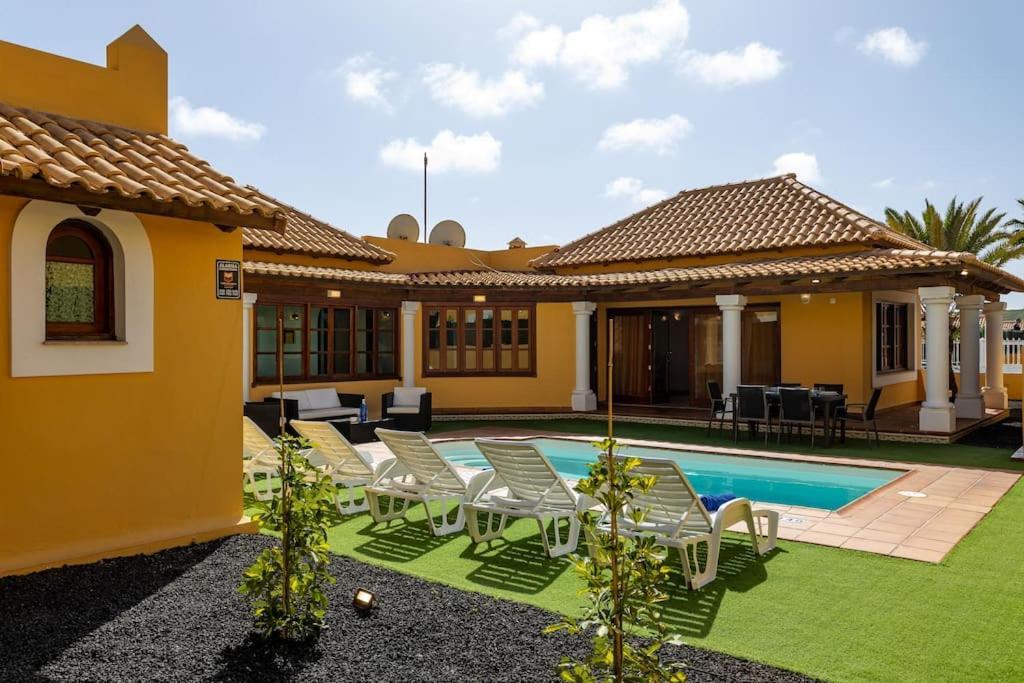 Villa Helen - Heated Pool Wifi Smarttv Barbecue Corralejo Exterior photo