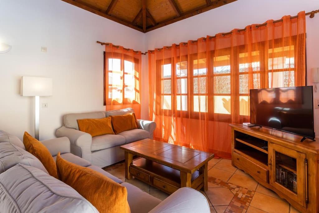 Villa Helen - Heated Pool Wifi Smarttv Barbecue Corralejo Exterior photo